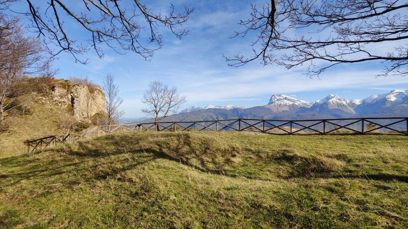 foto Historical/archaeological itinerary: the Pagan Temple of Pagliaroli and Rocca Roseto